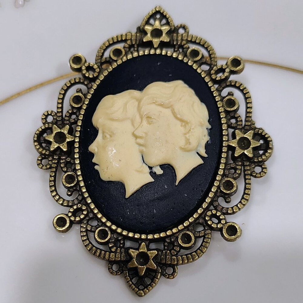 Vtg Double Sisters Gemini Cameo Pendant Brooch Antique Gold Black Zodiac MOD